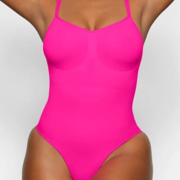 SKIMS SCULPTING BODYSUIT W. SNAPS in Flamingo - Picture 2 of 9